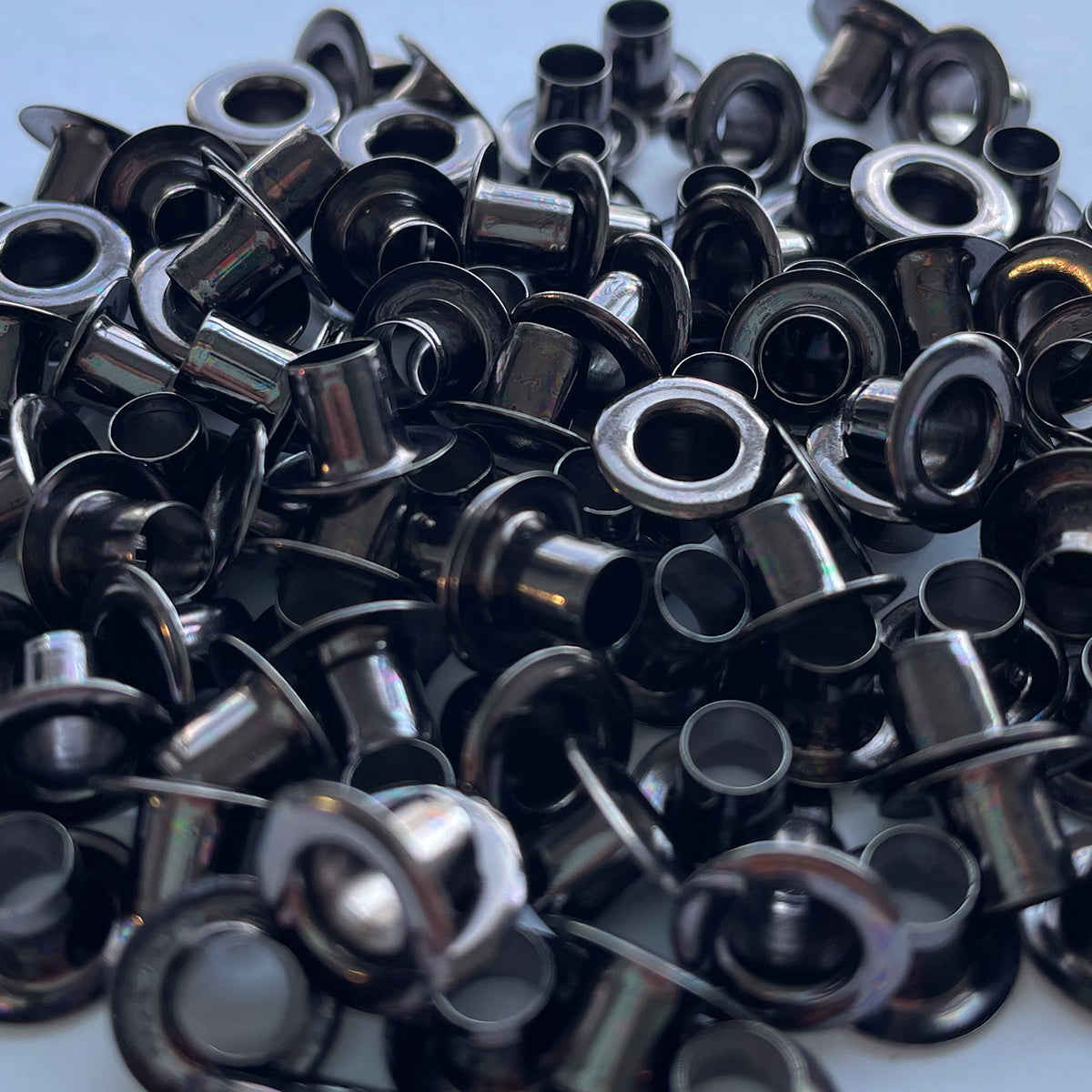 1000 Pza Ojillo Níquel Negro 150